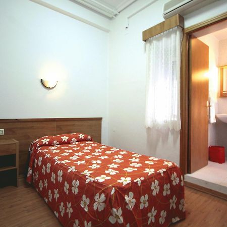 Hostal Anas Merida Exterior photo